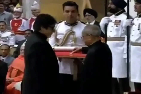 Amitabh Bachchan gets Dadasaheb Phalke award