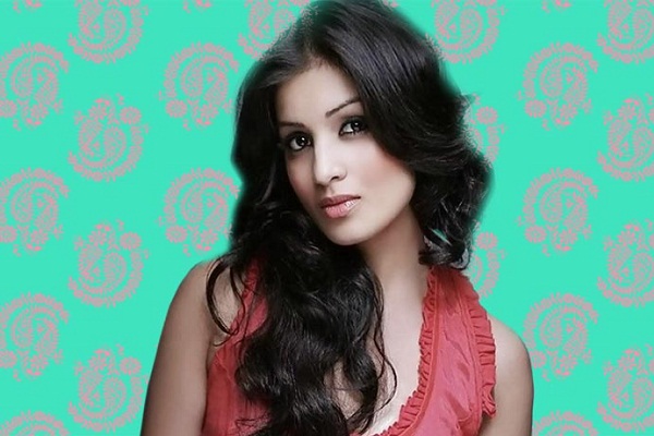 Australian-Indian Pallavi Sharda in MURDER