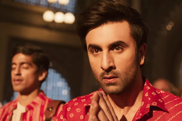 BRAHMASTRA makes Rs 100 crores in 3 days