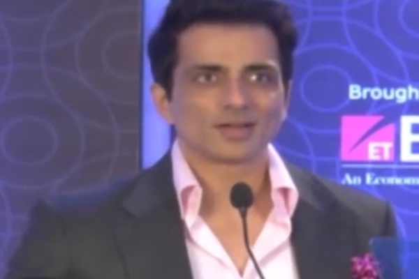 Bollywood star gets Special UNDP Humanitarian Award