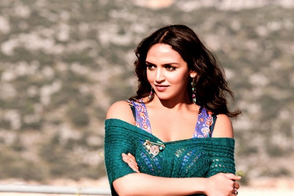 Esha Deol back with CAKEWALK