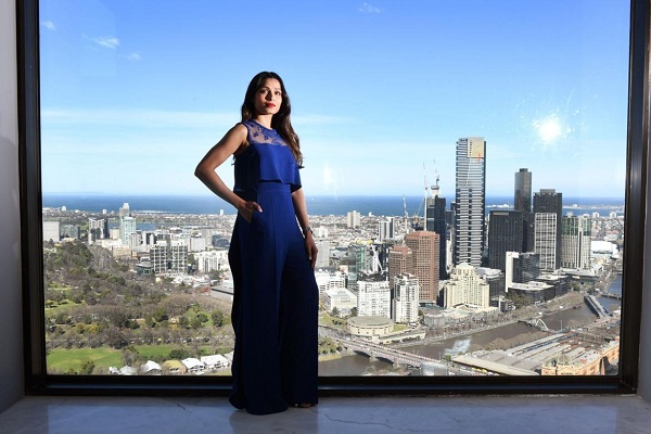 Freida Pinto raises the glamor quotient