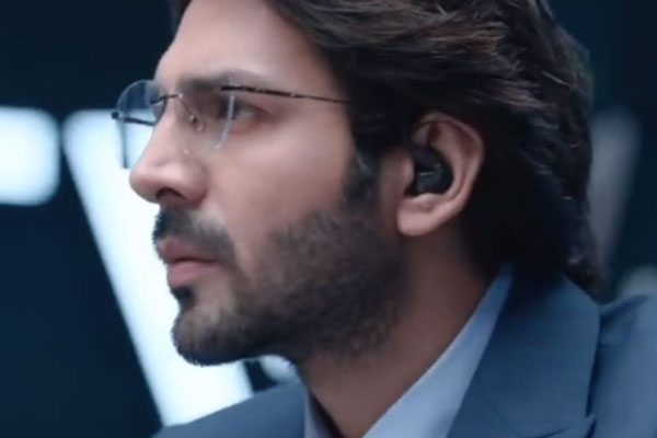 Kartik impresses in film DHAMAKA