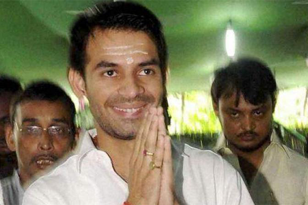 Lalu Yadav`s son Tej to debut in Bollywood