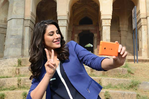 Nargis left India ?