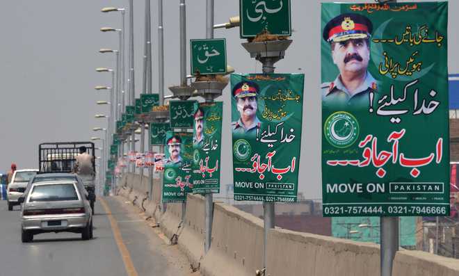 Pak banners for martial law