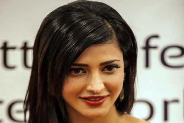 Shruti plays a journalist