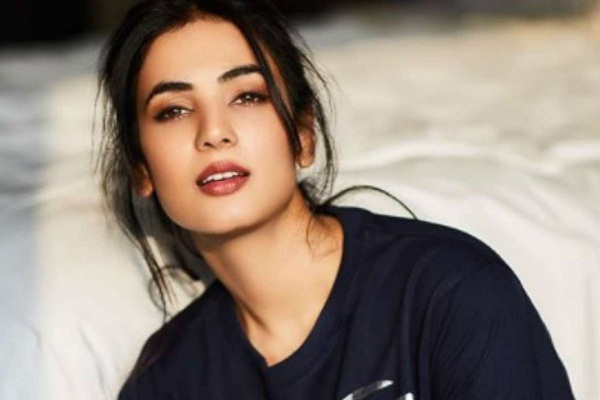 Sonal Chauhan`s next with Manjrekar