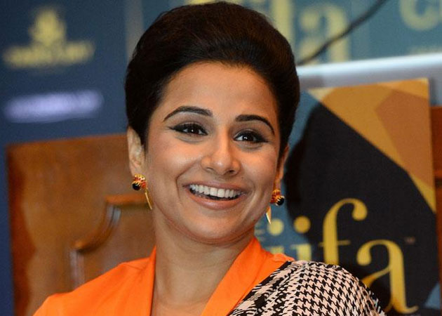 Vidya promotes handloom sarees